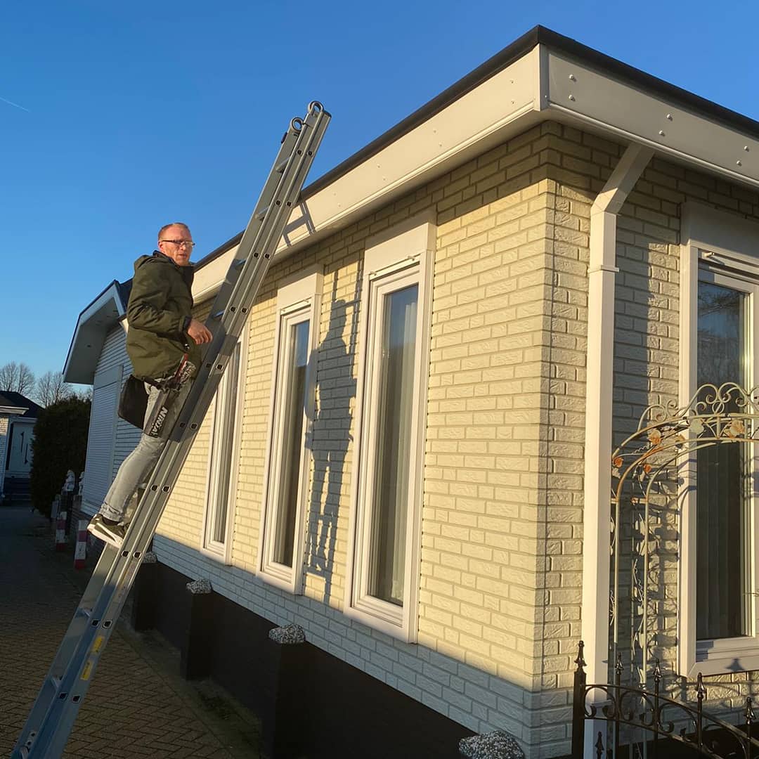 Team Glazenwasser van der Plaat aan het werk